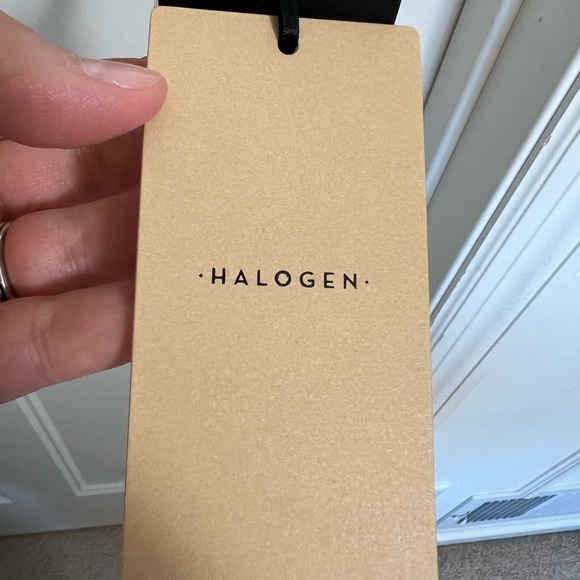 NWT, Women's Halogen Blouse. Size 3X. - Picture 4 of 6